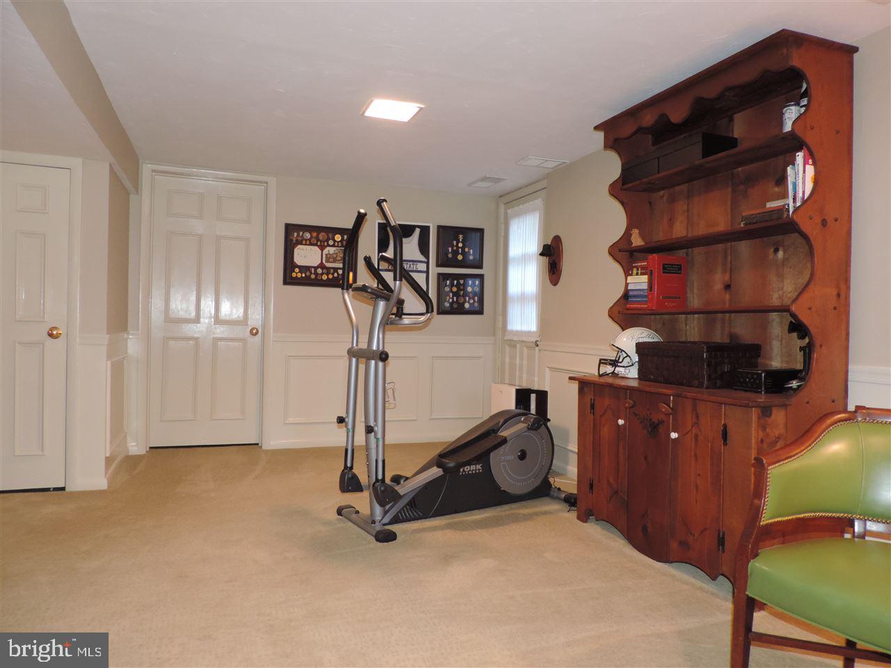 1812 Crestlyn Road York, PA 17403 - Photo 26 of 36 Gallery Image 26