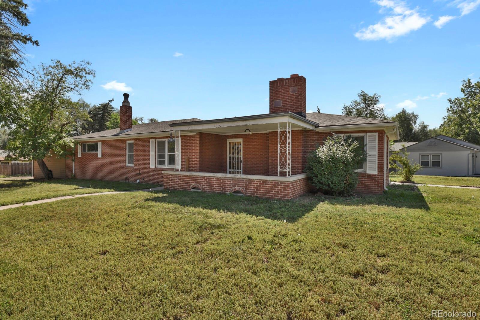 425 West Cheyenne Road Colorado Springs, CO 80906 - Photo 1 of 28 a front view of a house with garden