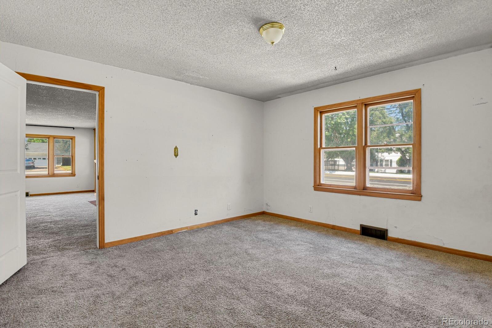 425 West Cheyenne Road Colorado Springs, CO 80906 - Photo 19 of 28 an empty room with windows