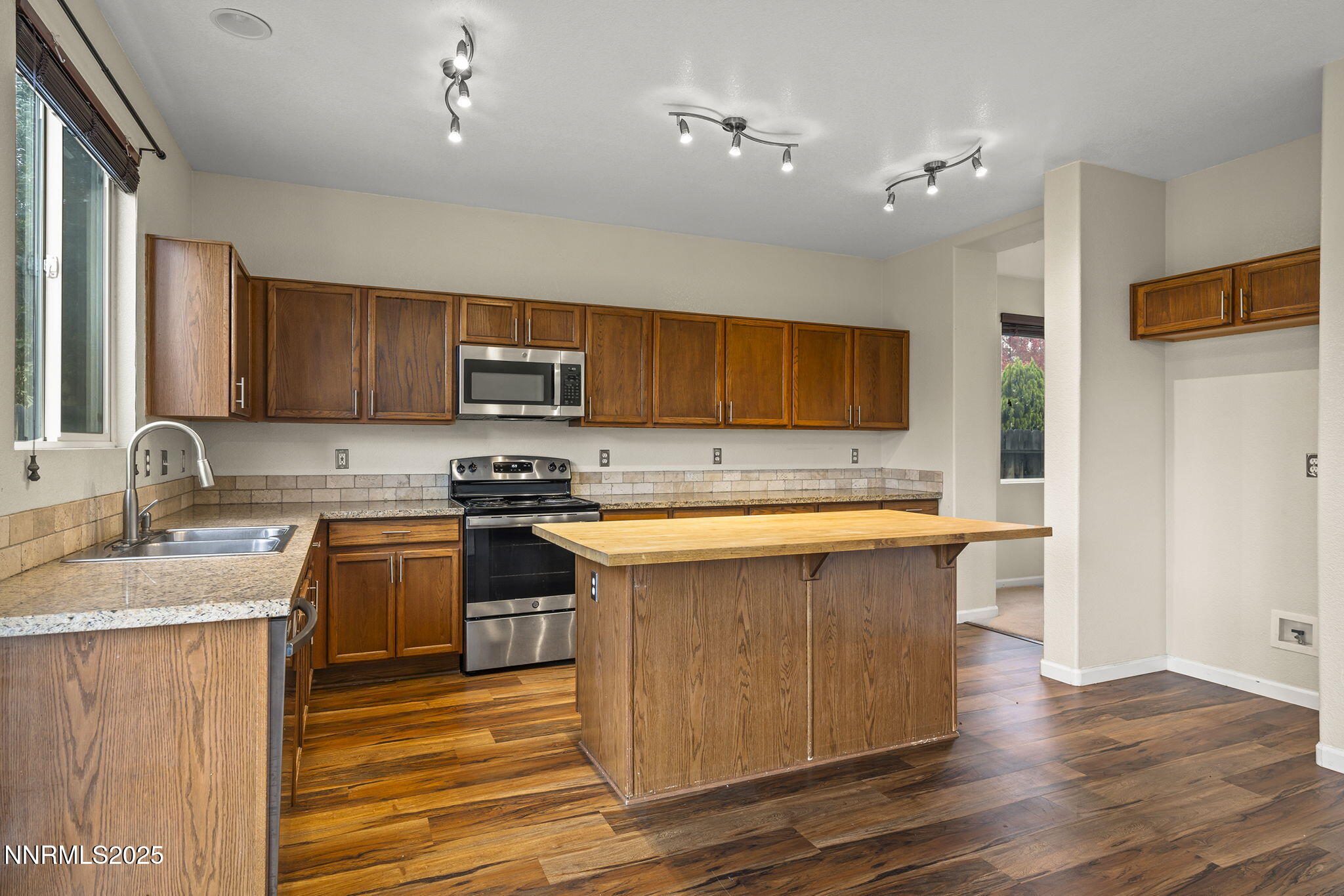 9050 Rising Sun Drive Reno, NV 89506 - Photo 12 of 42 10-web-or-mls-_DSC5182