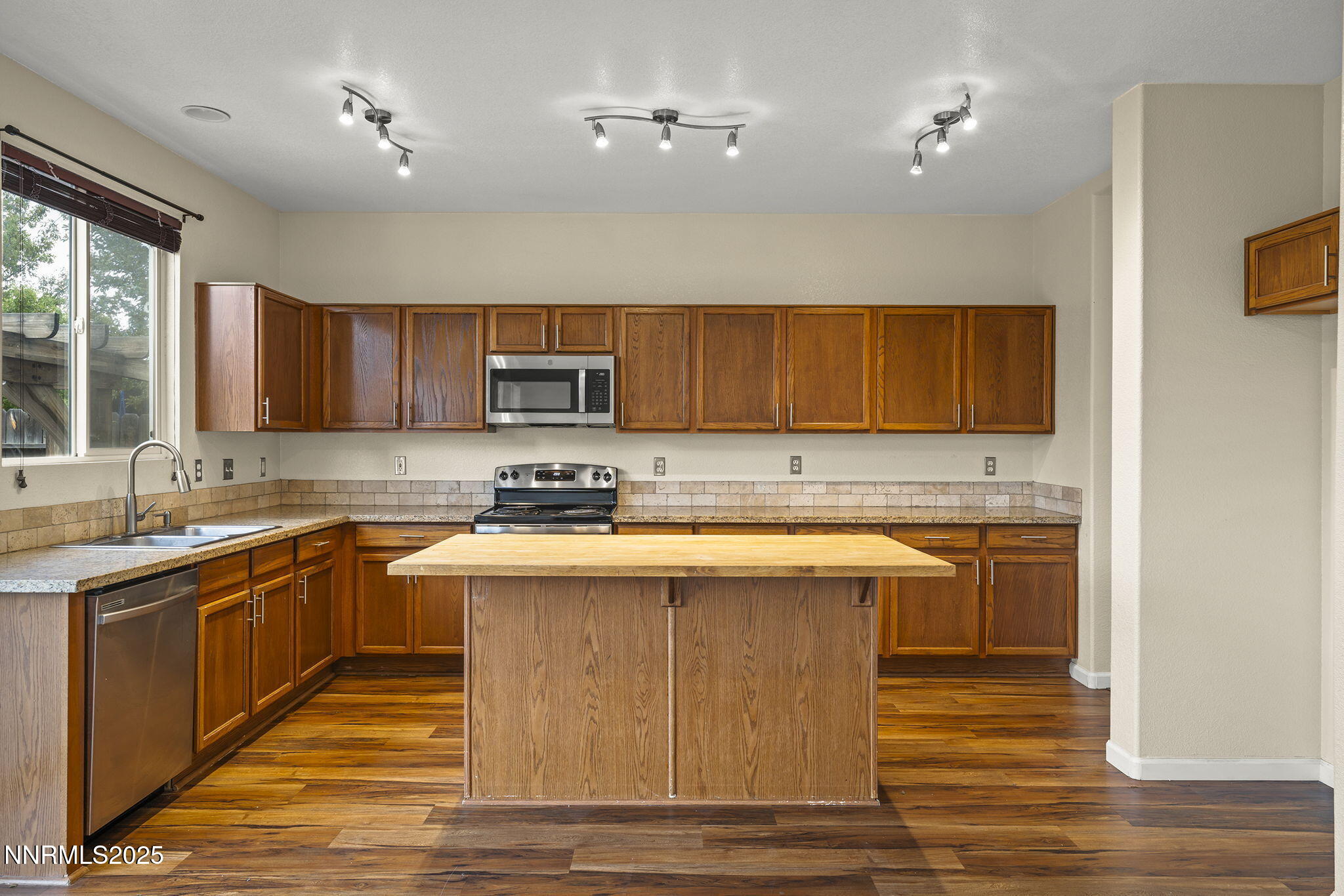 9050 Rising Sun Drive Reno, NV 89506 - Photo 13 of 42 11-web-or-mls-_DSC5186