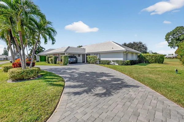 $625,000 | 355 Villa Drive South, Atlantis, FL 33462
