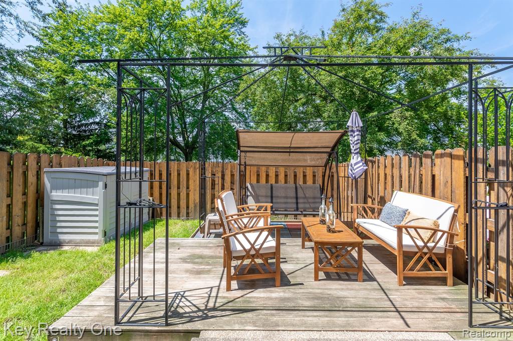 1050 Larson Court Rochester Hills, MI 48307 - Photo 14 of 34