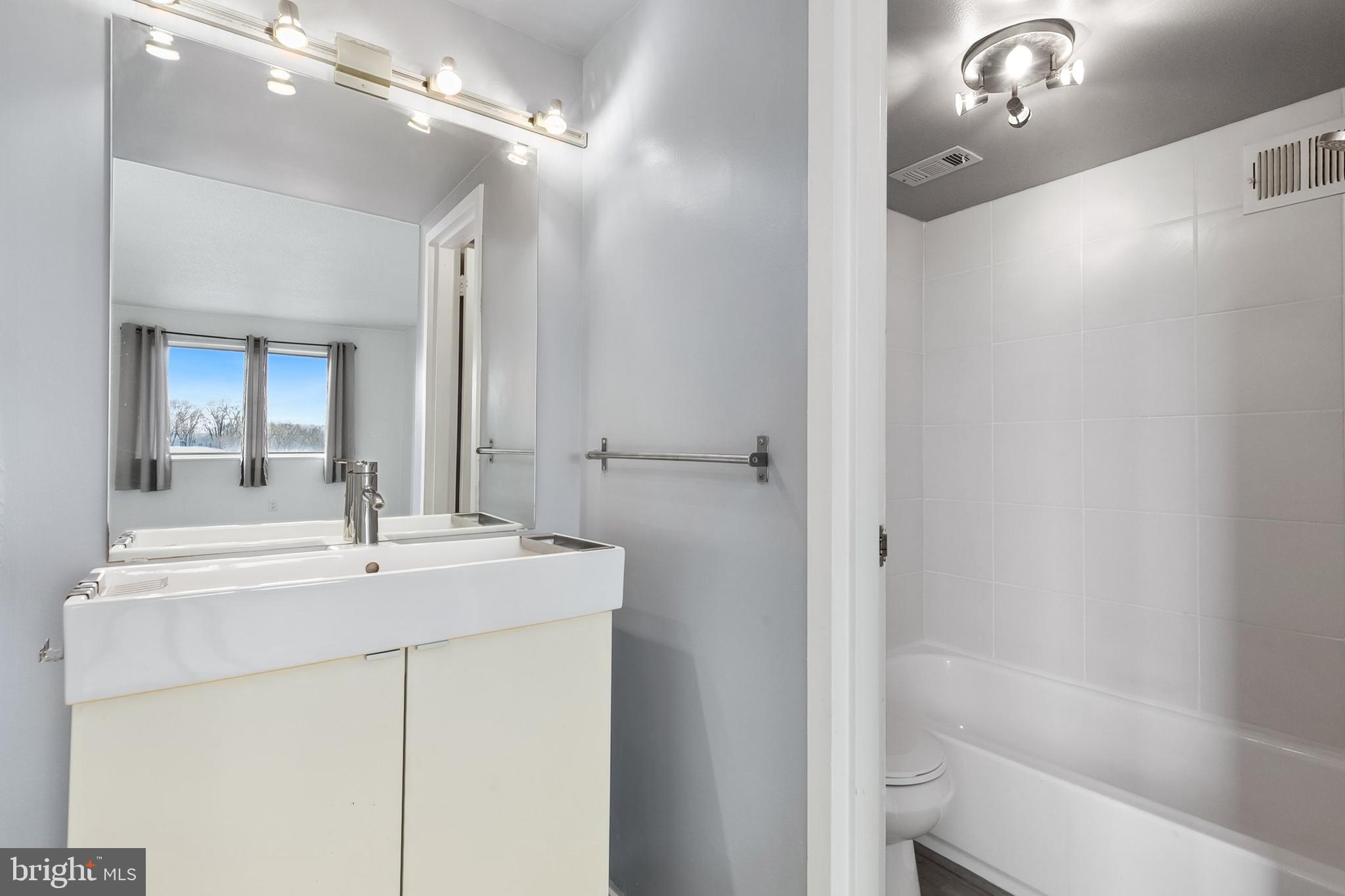 1836 Metzerott Road, Unit 922 Hyattsville, MD 20783 - Photo 36 of 49 Gallery Image 36