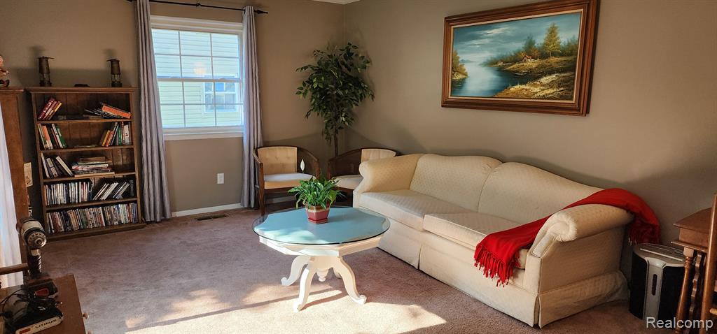 1058 Avon Manor Road Rochester Hills, MI 48307 - Photo 4 of 24