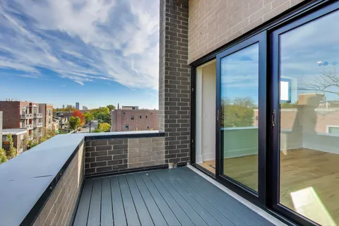 $997,000 | 2307 West Foster Avenue, Unit 1, Chicago, IL 60625