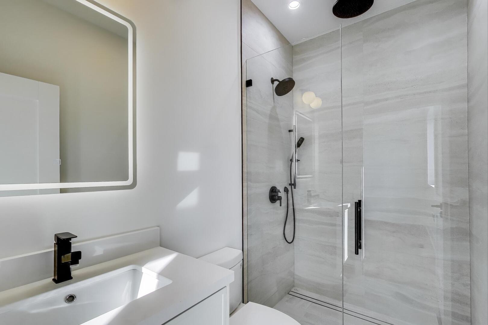 2307 West Foster Avenue, Unit 1 Chicago, IL 60625 - Photo 27 of 34 a bathroom with a shower