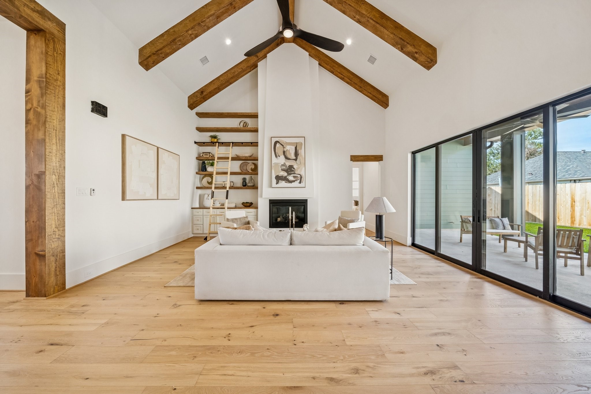 511 Graceland Street Houston, TX 77009 - Photo 7 of 45 The left side shows the foyer and the door on the back right leads to the primary bedroom.