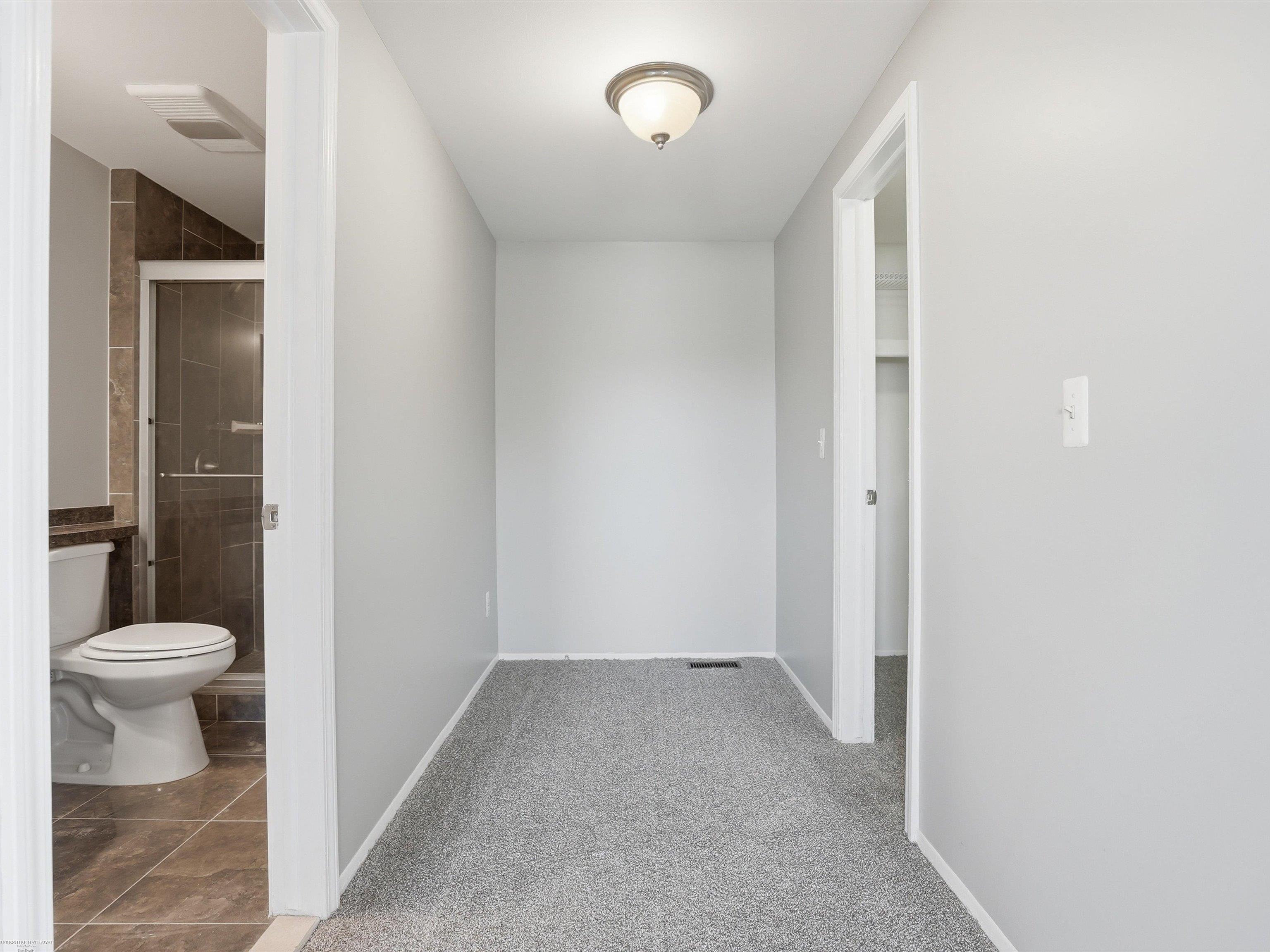 1405 Shaker Street Troy, MI 48083 - Photo 22 of 51 50205374-b835bb81-00de-442f-8dc7-ba1d0aeffe21.JPG
