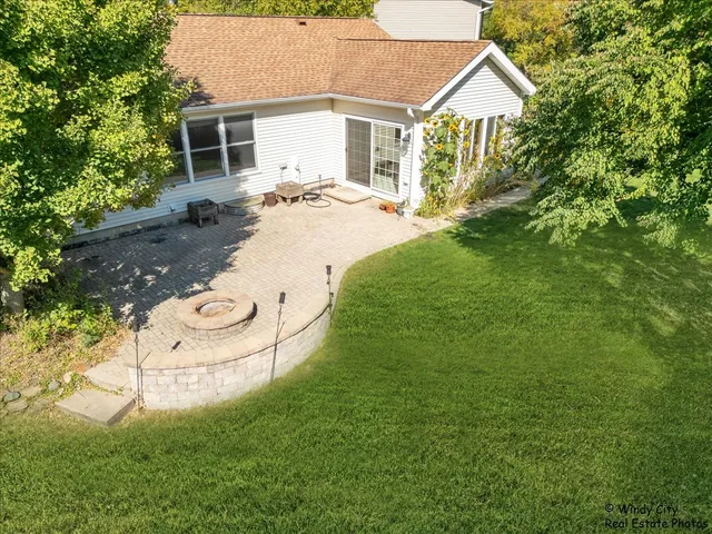 a view of a fountain in the yard with a fountain