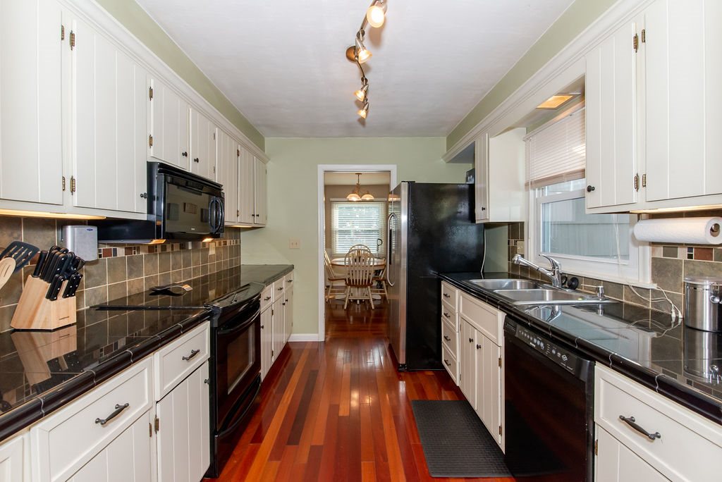 26 Lois Street Rochester, NH 03867 - Photo 8 of 38