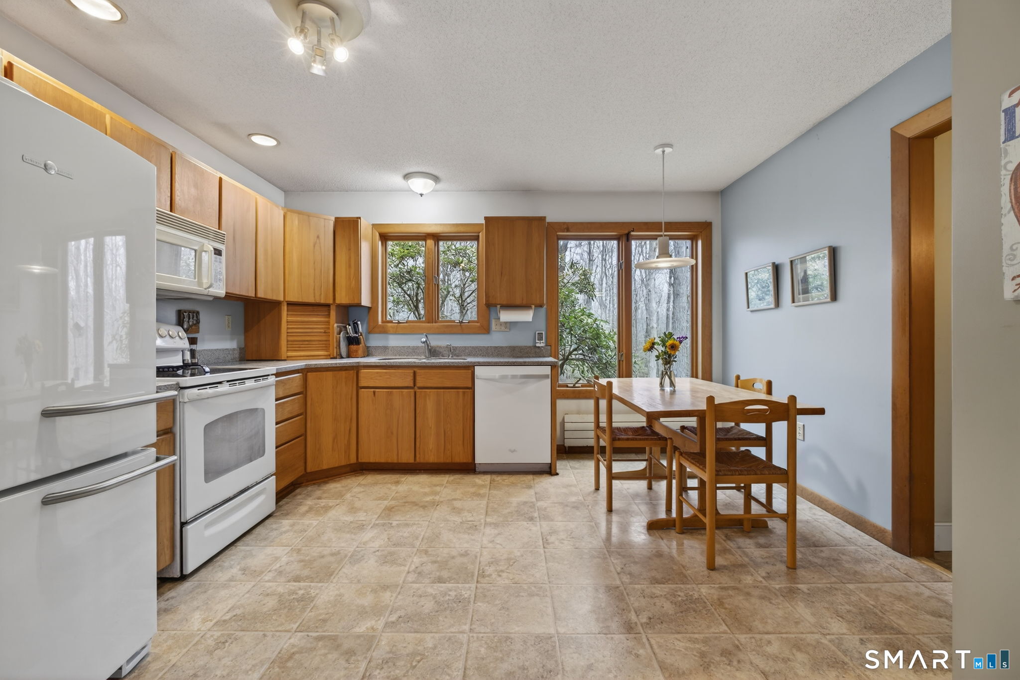 24 Tower Hill Road Clinton, CT 06413 - Photo 10 of 37