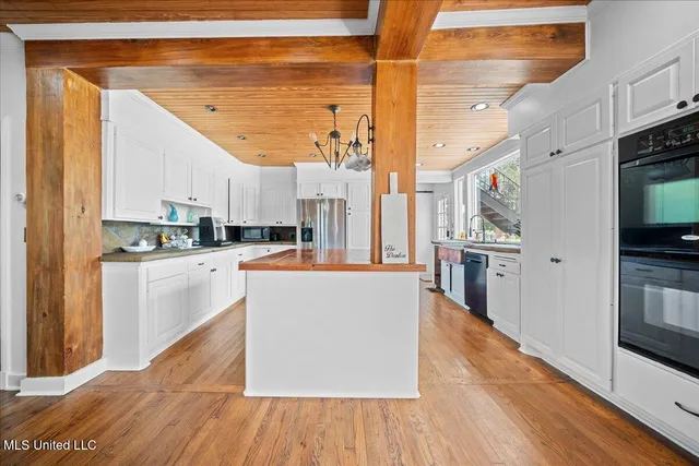 $1,650,000 | 1951 East 3rd Street, Forest, MS 39074