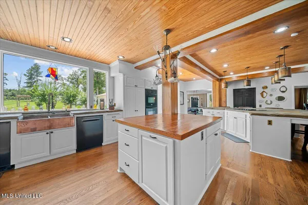 $1,599,000 | 1951 East 3rd Street, Forest, MS 39074