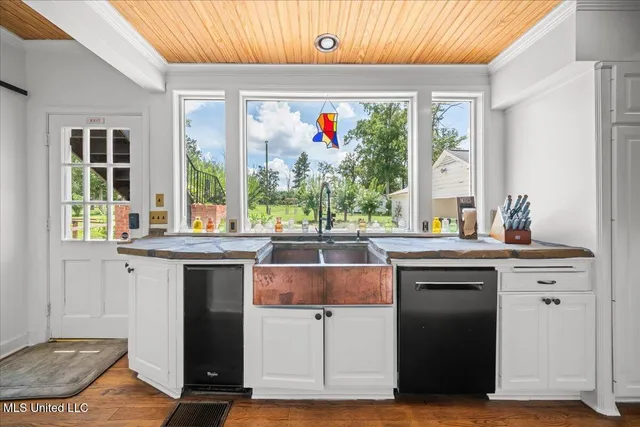 $1,650,000 | 1951 East 3rd Street, Forest, MS 39074