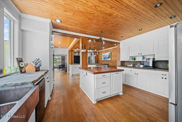 $1,650,000 | 1951 East 3rd Street, Forest, MS 39074