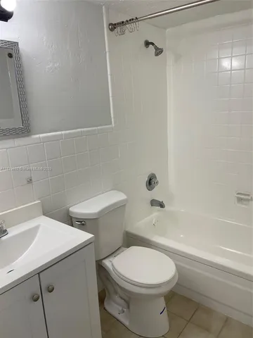 $2,100 | 7917 West Drive, Unit 17, North Bay Village, FL 33141