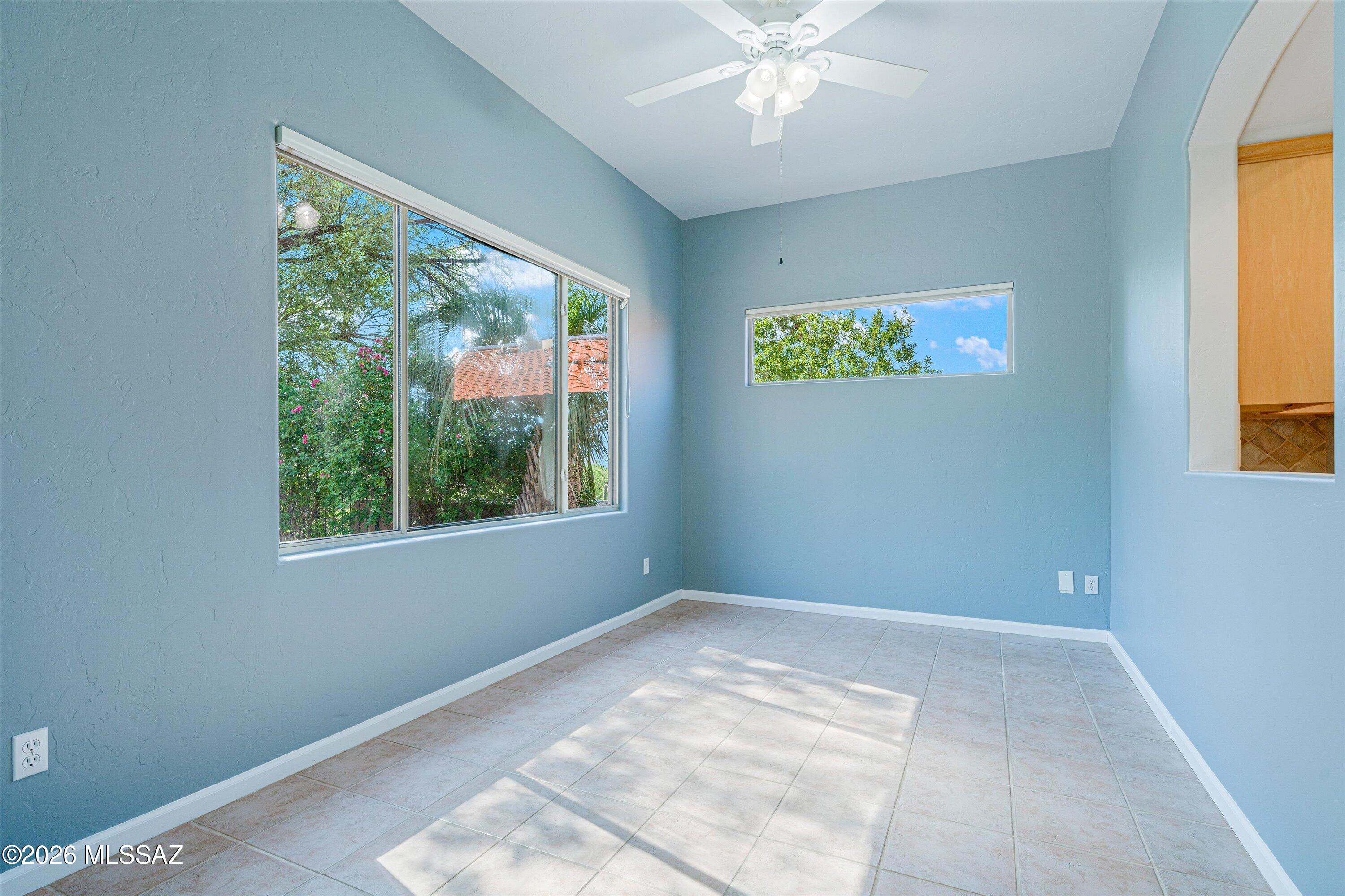 5338 North Ridge Spring Place Tucson, AZ 85749 - Photo 15 of 36 Family Room