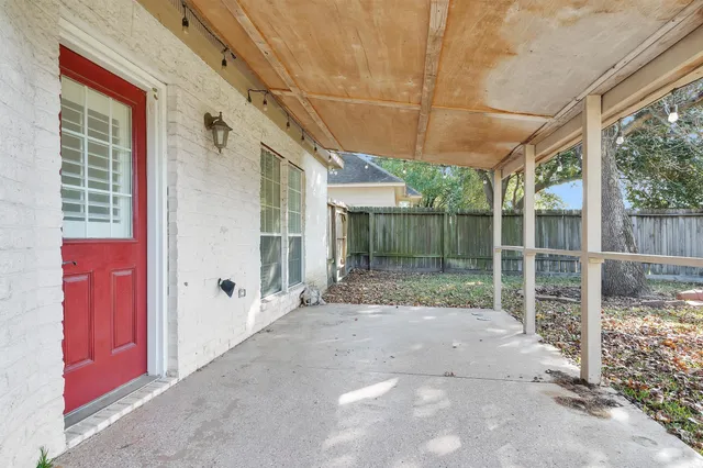 $1,975 | 147 April Waters Drive West, Conroe, TX 77356