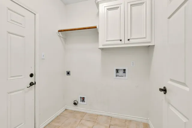 $1,975 | 147 April Waters Drive West, Conroe, TX 77356