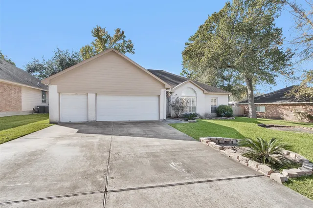 $1,975 | 147 April Waters Drive West, Conroe, TX 77356