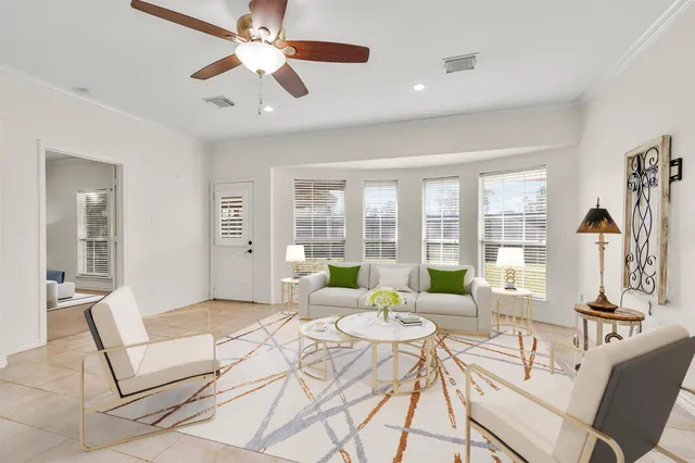 $1,975 | 147 April Waters Drive West, Conroe, TX 77356