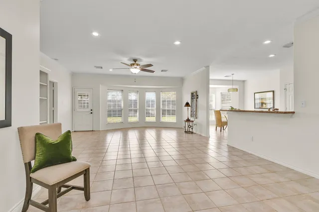 $1,975 | 147 April Waters Drive West, Conroe, TX 77356