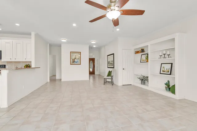 $1,975 | 147 April Waters Drive West, Conroe, TX 77356