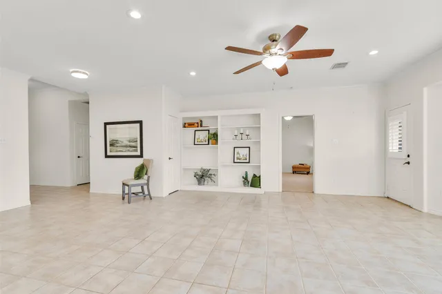 $1,975 | 147 April Waters Drive West, Conroe, TX 77356