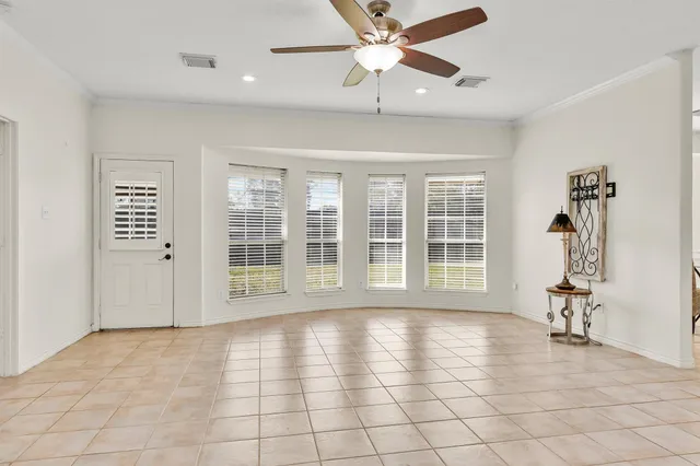 $1,975 | 147 April Waters Drive West, Conroe, TX 77356