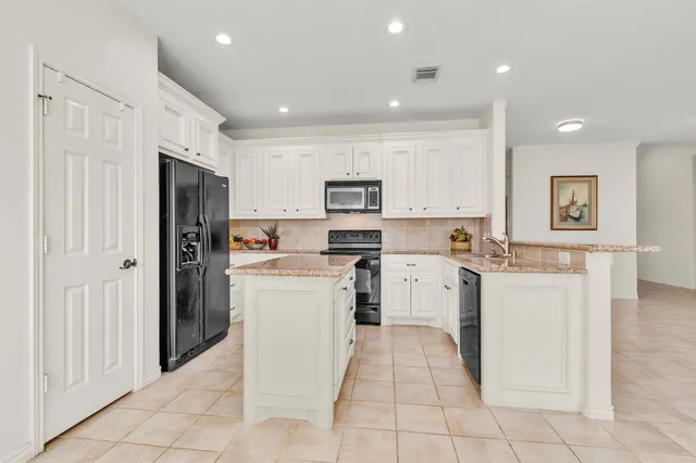 $1,975 | 147 April Waters Drive West, Conroe, TX 77356