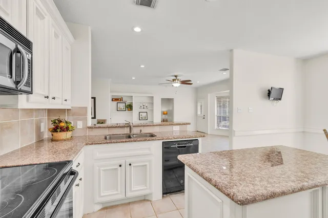 $1,975 | 147 April Waters Drive West, Conroe, TX 77356