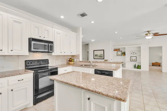 $1,975 | 147 April Waters Drive West, Conroe, TX 77356