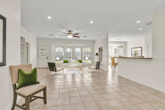 $1,975 | 147 April Waters Drive West, Conroe, TX 77356