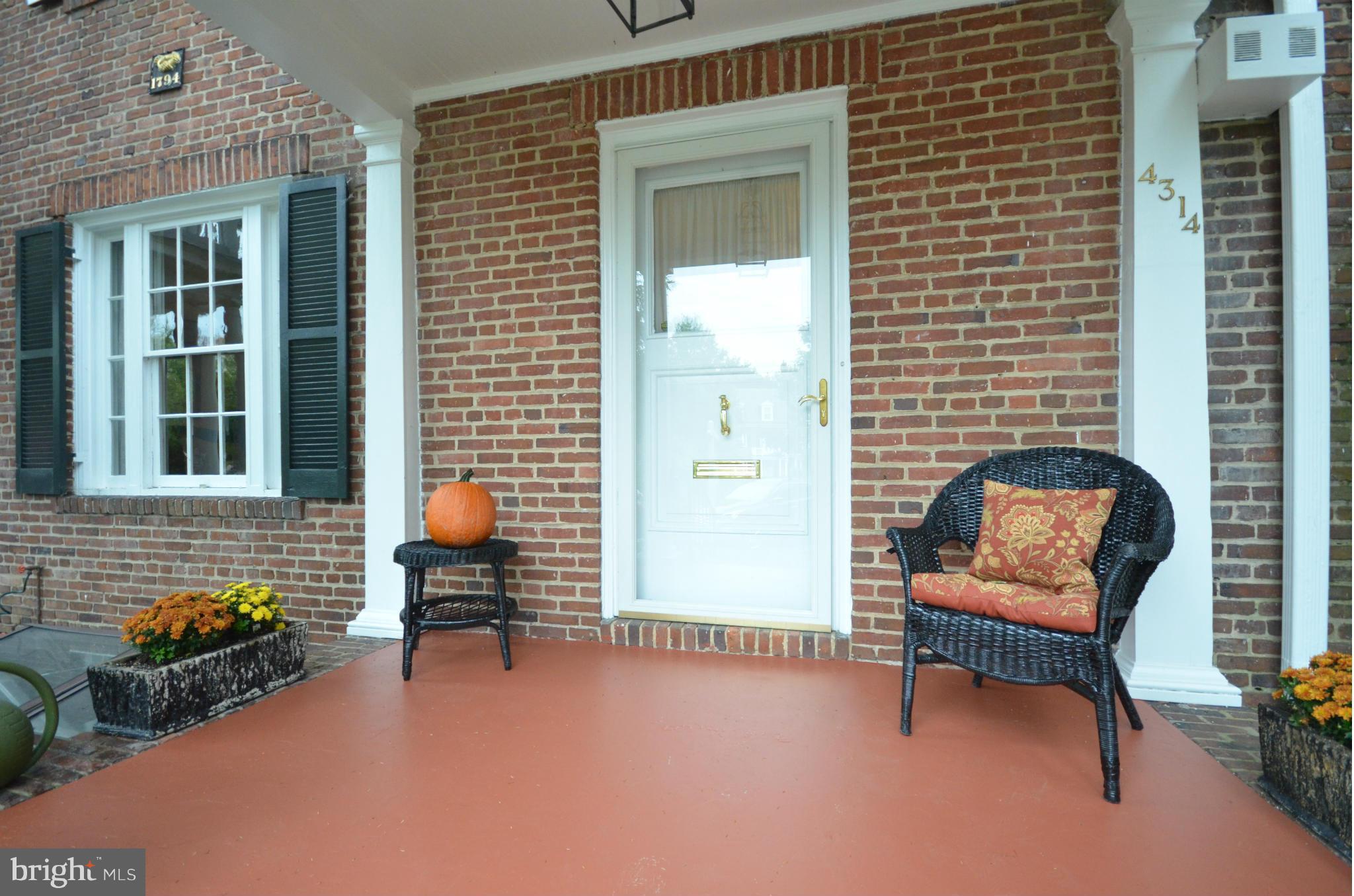 4314 Roland Avenue Baltimore, MD 21210 - Photo 3 of 30 Community