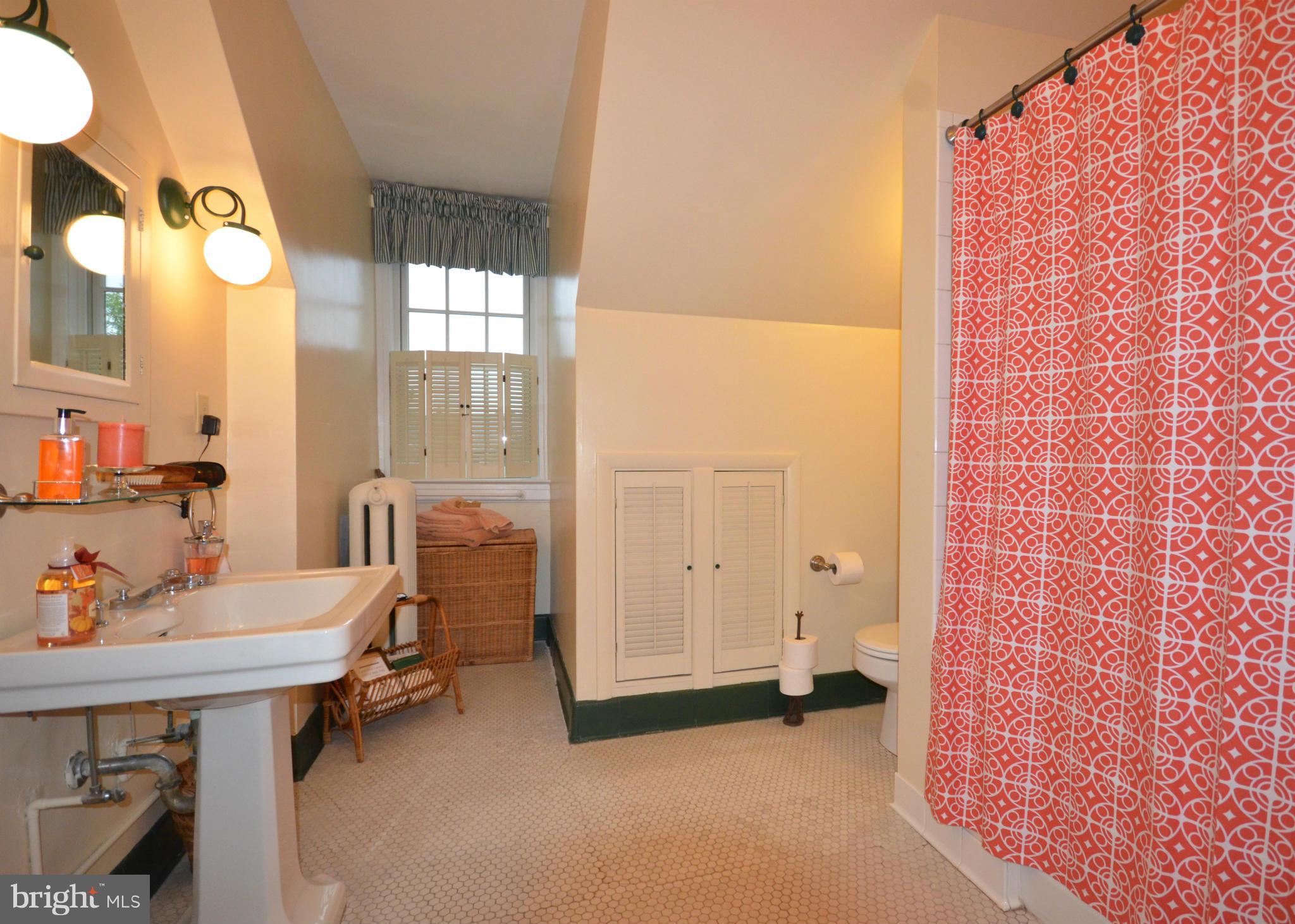 4314 Roland Avenue Baltimore, MD 21210 - Photo 25 of 30 Bath 2