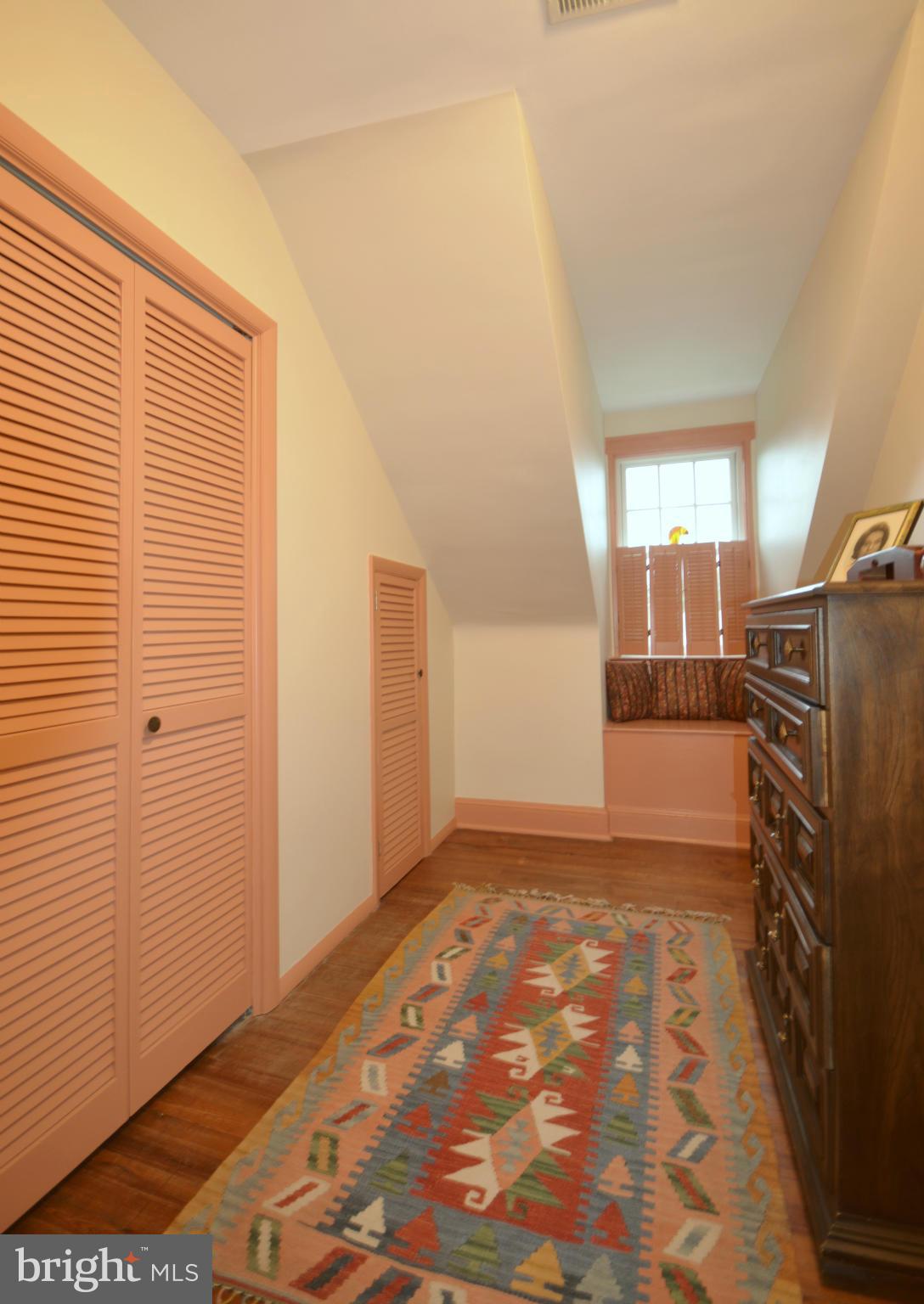 4314 Roland Avenue Baltimore, MD 21210 - Photo 26 of 30 3rd floor Dressing Room