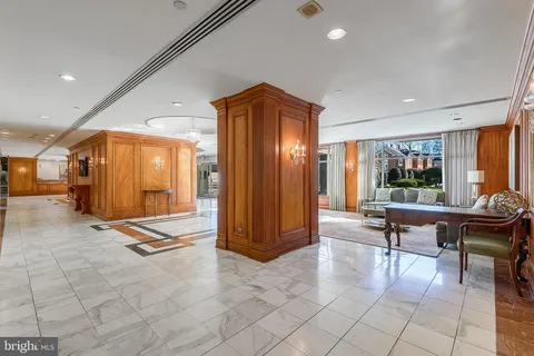 a view of an entryway with a livingroom