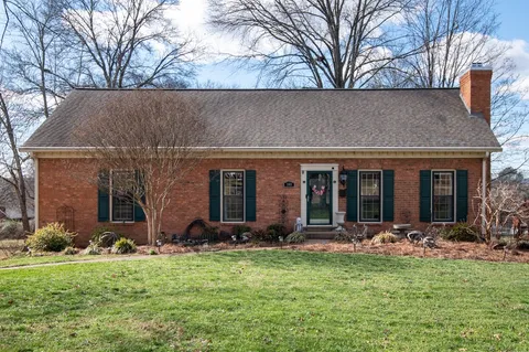 $449,900 | 140 Paradise Drive, Hendersonville, TN 37075
