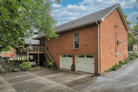 $449,900 | 140 Paradise Drive, Hendersonville, TN 37075