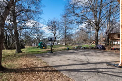 $449,900 | 140 Paradise Drive, Hendersonville, TN 37075