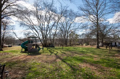 $449,900 | 140 Paradise Drive, Hendersonville, TN 37075