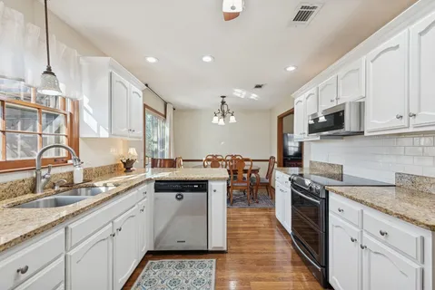 $449,900 | 140 Paradise Drive, Hendersonville, TN 37075