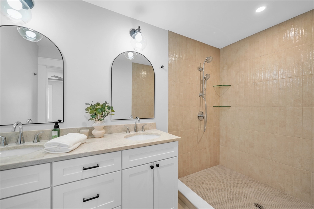 14 Hayes Street, Unit 1 Acushnet, MA 02743 - Photo 19 of 26