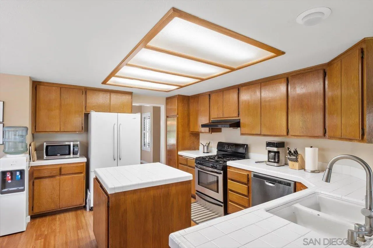 1526 Del Mar Road Oceanside, CA 92057 - Photo 10 of 28 Gallery Image 10
