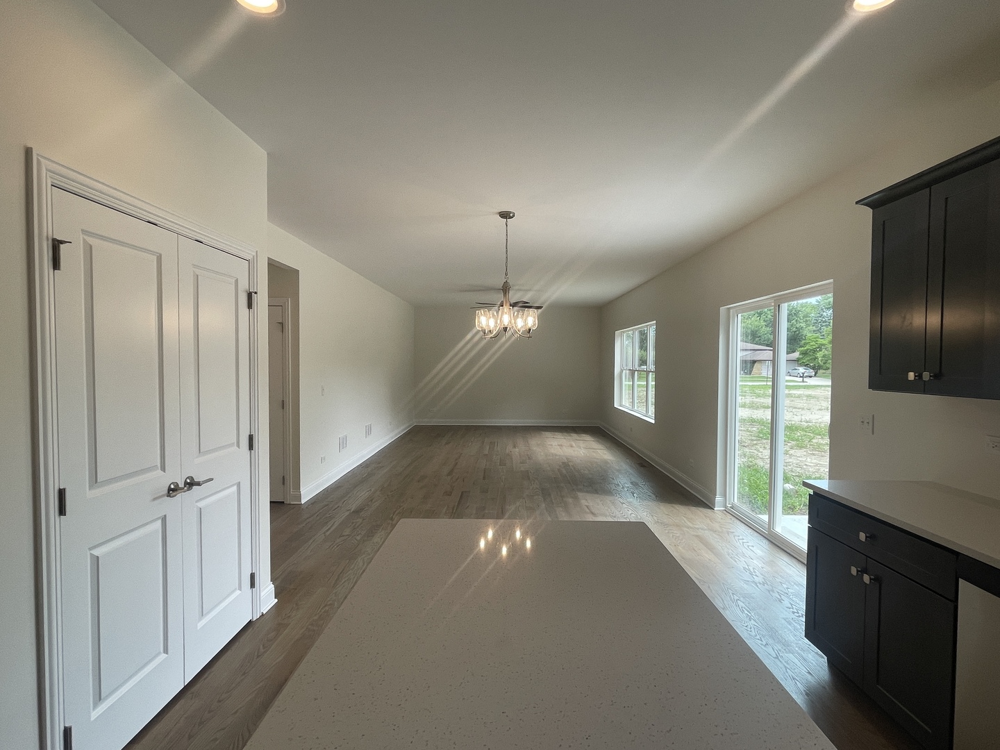 18800 Sara Road Mokena, IL 60448 - Photo 11 of 24 a view of a hallway with windows