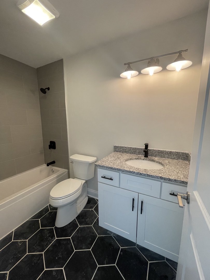 18800 Sara Road Mokena, IL 60448 - Photo 20 of 24 a bathroom with a toilet sink and mirror