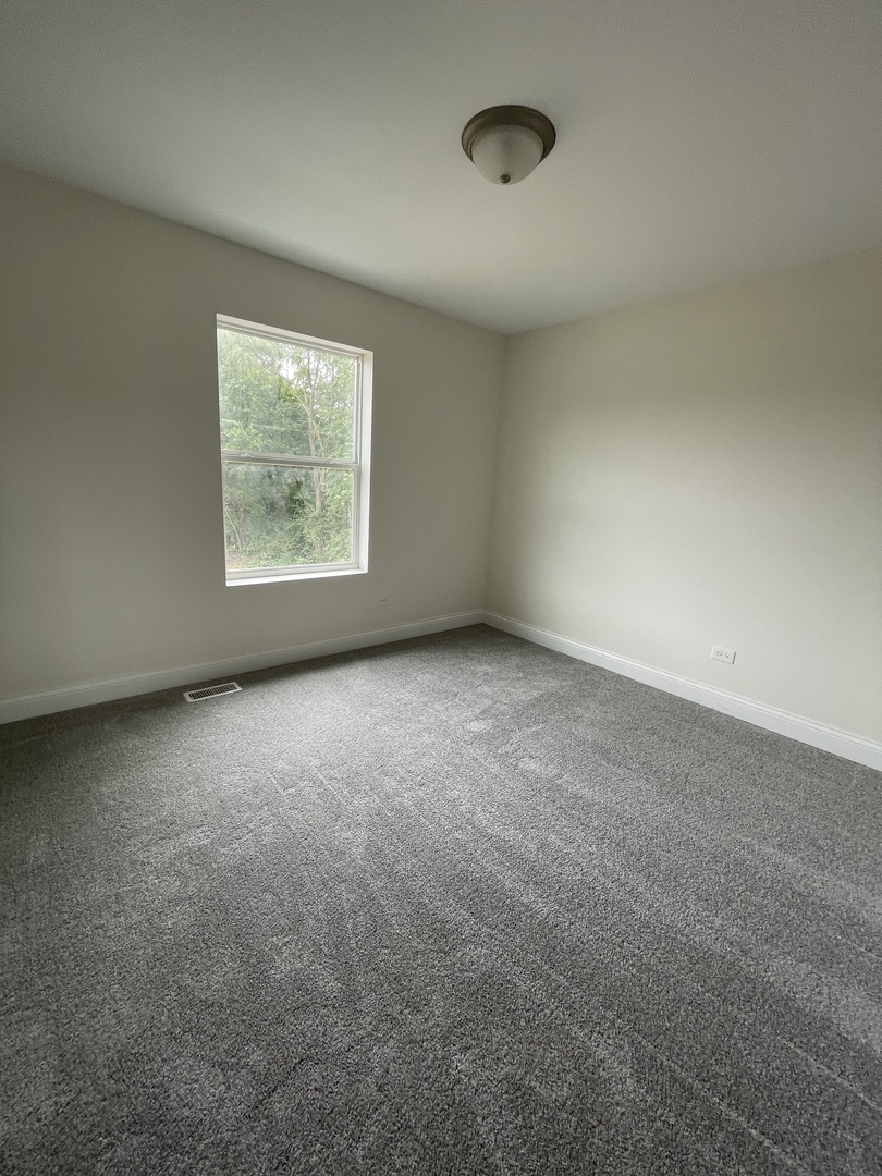 18800 Sara Road Mokena, IL 60448 - Photo 23 of 24 an empty room with a window