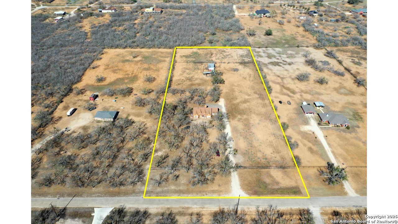 200 Meadowview Drive Lytle, TX 78052 - Photo 4 of 41