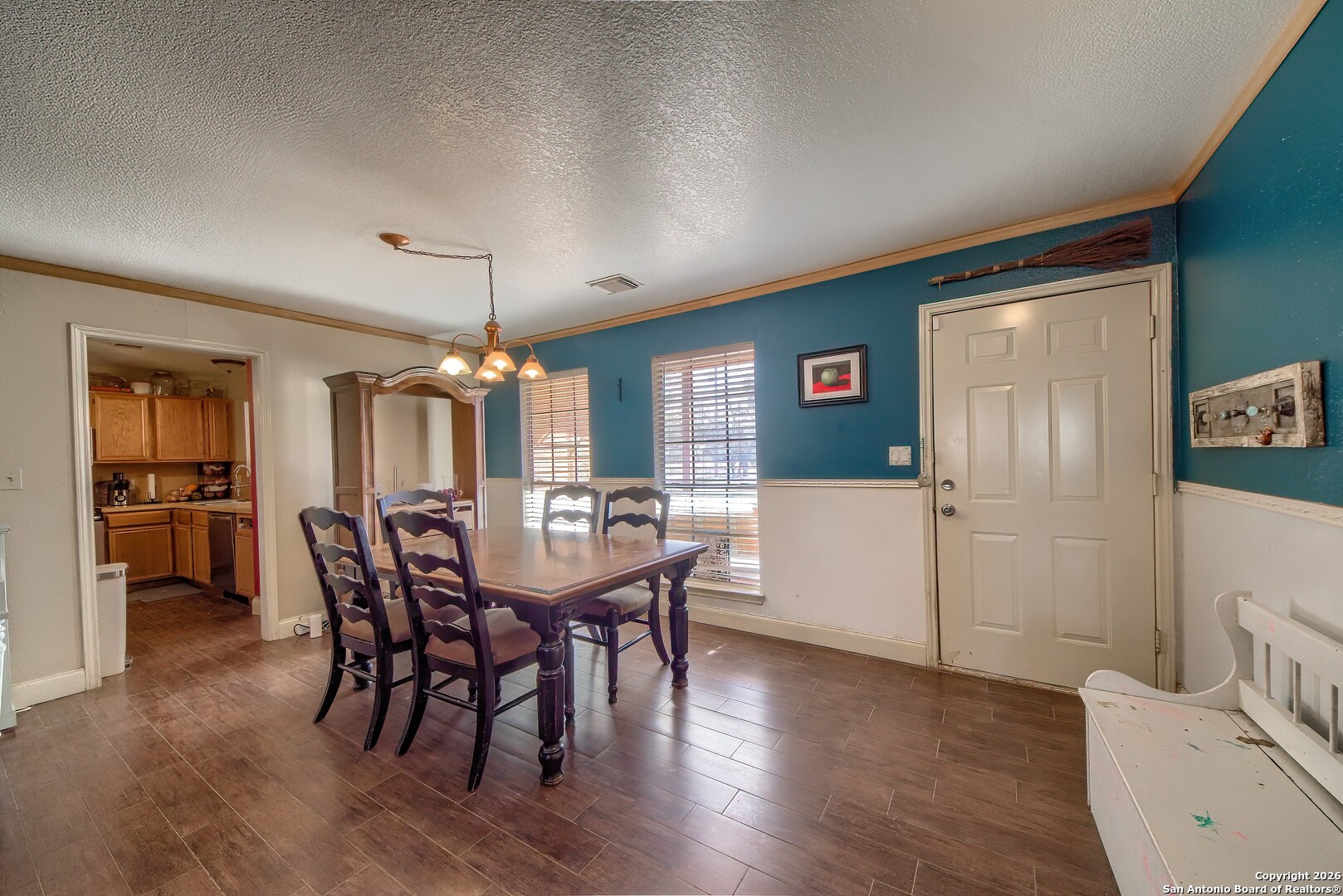 200 Meadowview Drive Lytle, TX 78052 - Photo 9 of 41